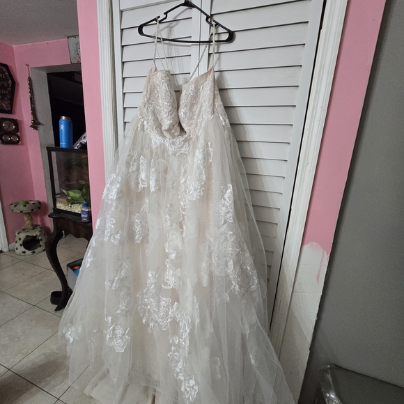 US26W OLEG CASSINI large floral applique beaded strap wedding dress - Picture 5 of 7